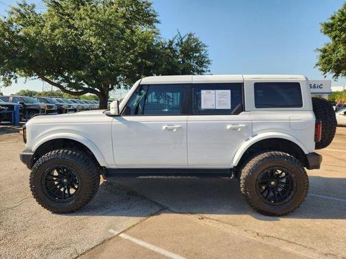 Oxford White 2025 Ford Bronco Outer Banks