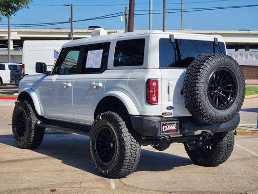 Oxford White 2025 Ford Bronco Outer Banks