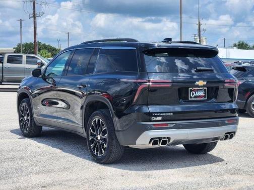 Mosaic Black Metallic 2025 Chevrolet Traverse LT
