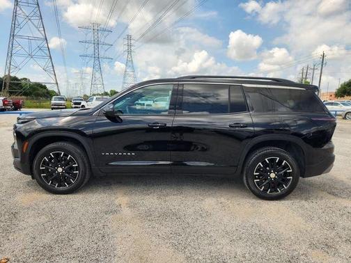 Mosaic Black Metallic 2025 Chevrolet Traverse LT