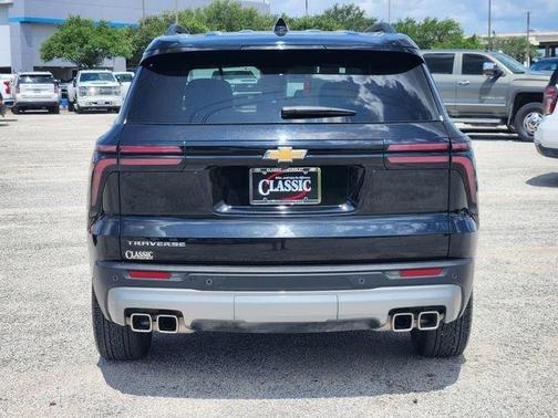Mosaic Black Metallic 2025 Chevrolet Traverse LT