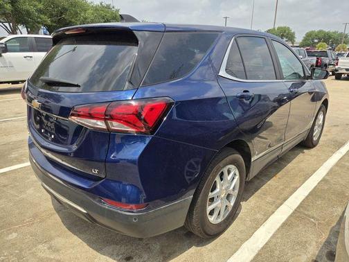 Blue Glow Metallic 2022 Chevrolet Equinox 1LT