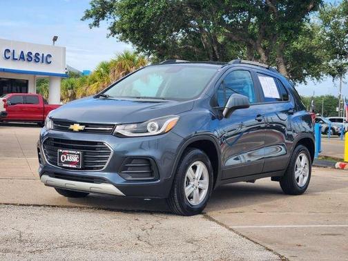 Shadow Gray Metallic 2022 Chevrolet Trax LT