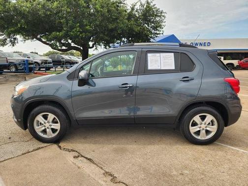 Shadow Gray Metallic 2022 Chevrolet Trax LT