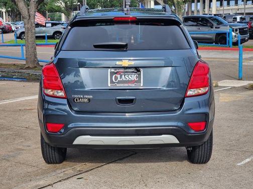 Shadow Gray Metallic 2022 Chevrolet Trax LT