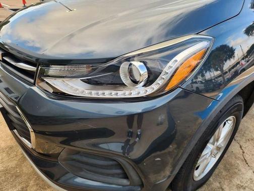 Shadow Gray Metallic 2022 Chevrolet Trax LT