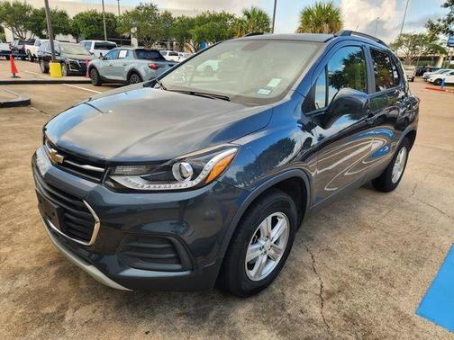 Shadow Gray Metallic 2022 Chevrolet Trax LT
