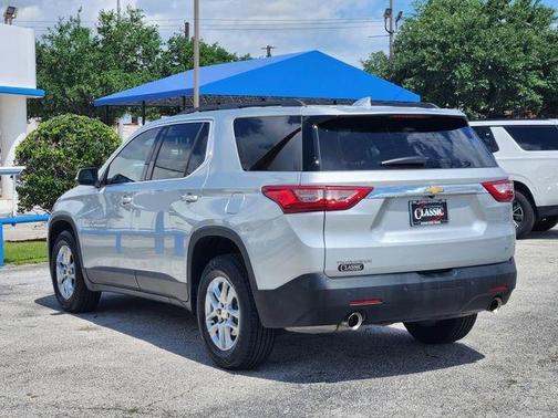 Silver Ice Metallic 2021 Chevrolet Traverse LT Cloth