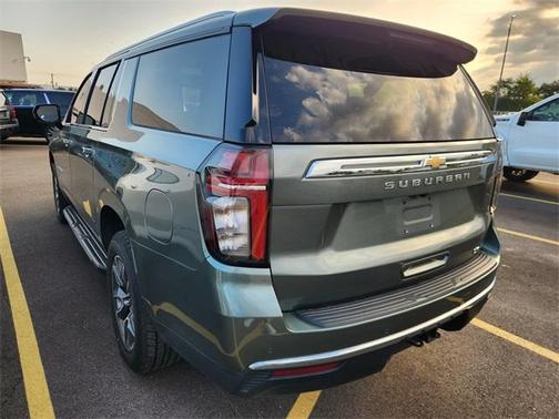 2023 Chevrolet Suburban LT