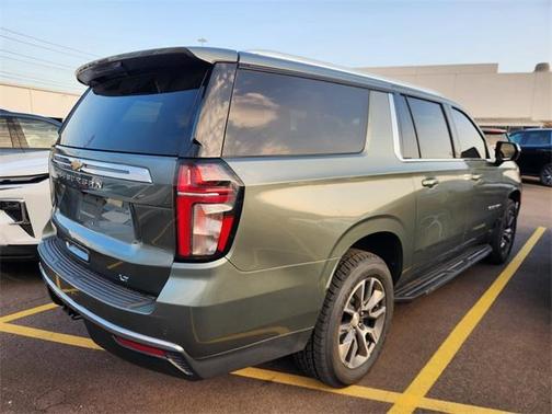 2023 Chevrolet Suburban LT