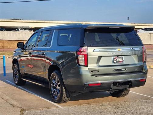2023 Chevrolet Suburban LT