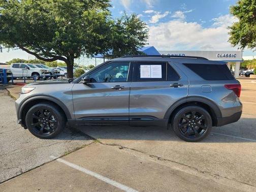 Gray Metallic 2023 Ford Explorer ST-Line