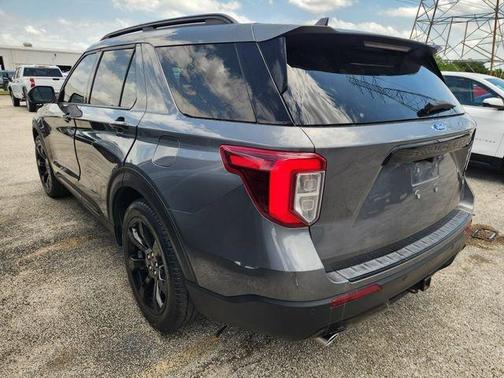 Gray Metallic 2023 Ford Explorer ST-Line