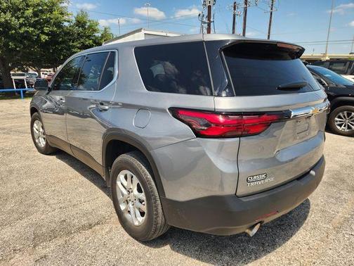 Sterling Gray Metallic 2023 Chevrolet Traverse LS