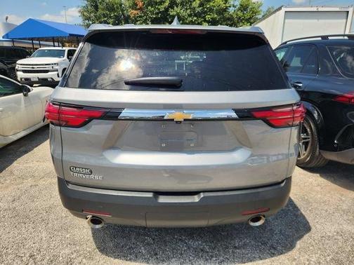 Sterling Gray Metallic 2023 Chevrolet Traverse LS