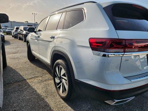 Pure White 2024 Volkswagen Atlas 2.0T SE w/Technology