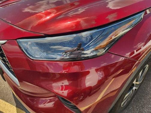 Pearl 2022 Toyota Highlander XLE
