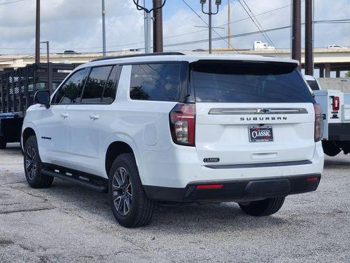 Summit White 2022 Chevrolet Suburban Z71