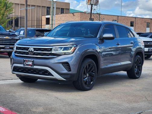 Platinum Gray Metallic 2023 Volkswagen Atlas Cross Sport 3.6L V6 SE w/Technology