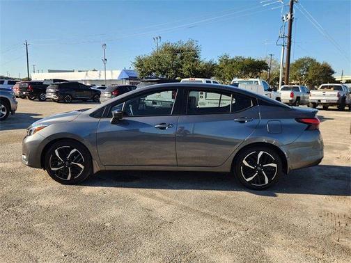 2025 Nissan Versa 1.6 SR