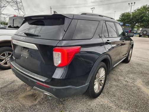 Black Metallic 2022 Ford Explorer Limited
