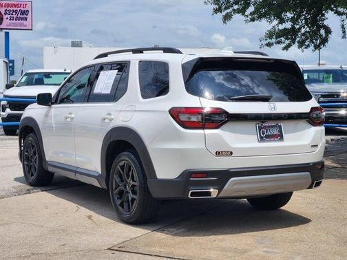0Q 2025 Honda Pilot Touring