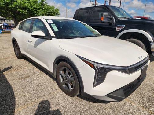 Snow White Pearl 2025 Kia K4