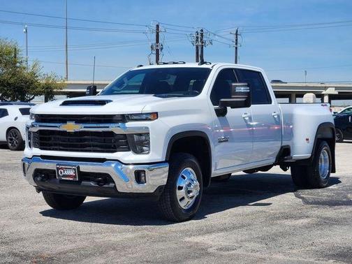 2025 Chevrolet Silverado 3500 LT