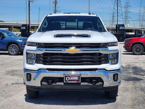 2025 Chevrolet Silverado 3500 LT