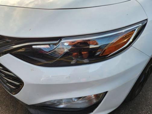 Summit White 2024 Chevrolet Malibu LT