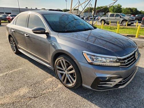 Platinum Gray Metallic 2017 Volkswagen Passat 1.8T R-Line