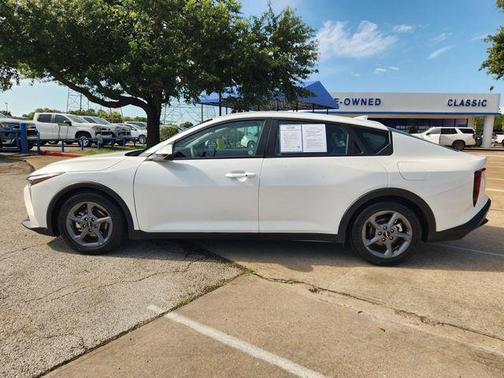 Snow White Pearl 2025 Kia K4