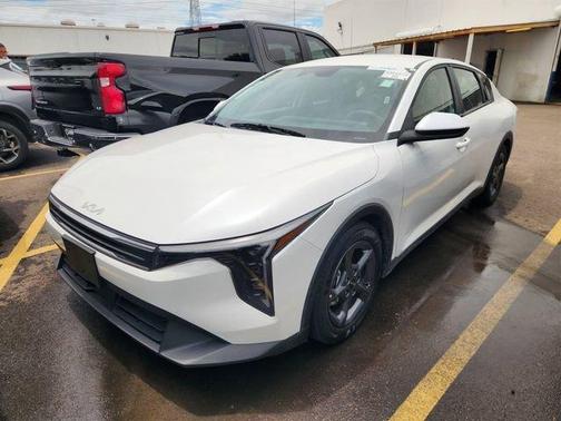 Snow White Pearl 2025 Kia K4
