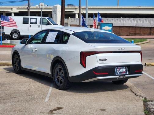 Snow White Pearl 2025 Kia K4