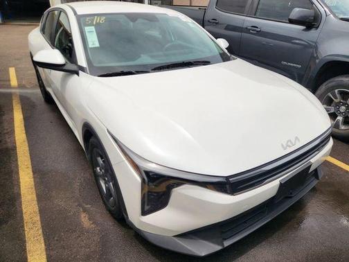Snow White Pearl 2025 Kia K4