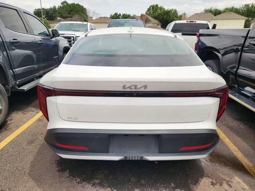 Snow White Pearl 2025 Kia K4