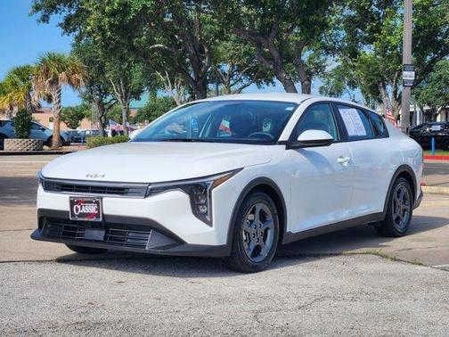 Snow White Pearl 2025 Kia K4