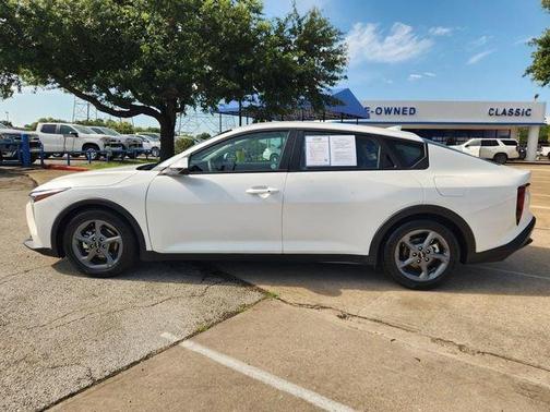 Snow White Pearl 2025 Kia K4