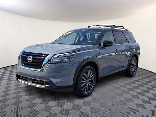 2023 Nissan Pathfinder SL