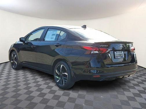 2025 Nissan Versa 1.6 SR