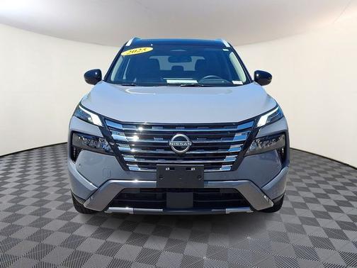 Boulder Gray Pearl / Super Black 2025 Nissan Rogue SL