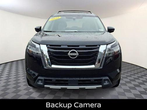 2022 Nissan Pathfinder SL