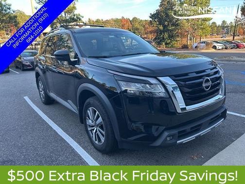 2022 Nissan Pathfinder SL