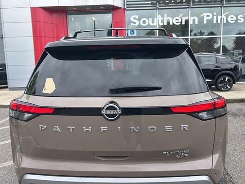 2023 Nissan Pathfinder Platinum