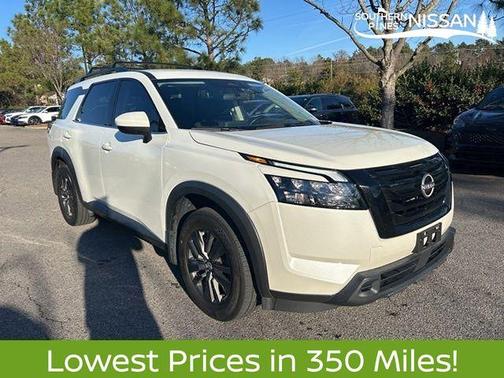 2023 Nissan Pathfinder SV