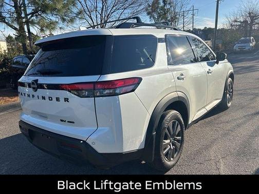 2023 Nissan Pathfinder SV