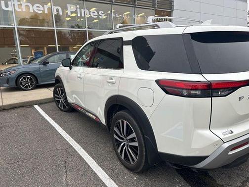 2024 Nissan Pathfinder Platinum