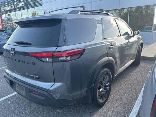 2022 Nissan Pathfinder SV