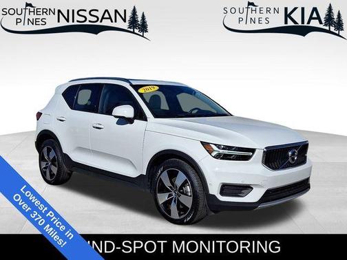 2019 Volvo XC40 T5 Momentum