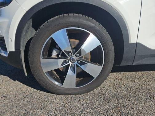 2019 Volvo XC40 T5 Momentum